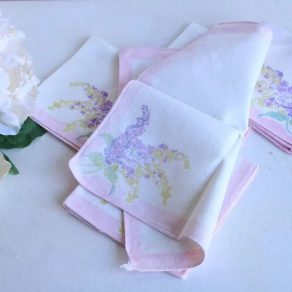 Vintage 1960s 1970s Napkins Set of Five, Floral Print on White and Pink Linen - Picture 9 of 10